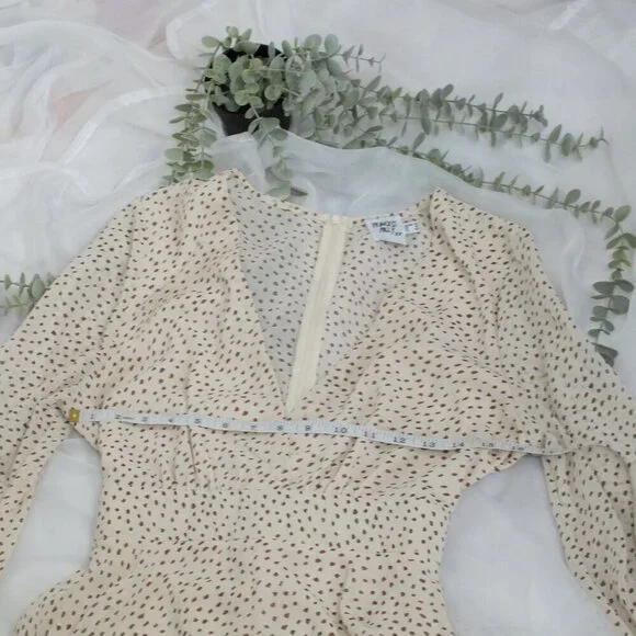 PRINCESS POLLY Women Beige STRING OF LOVE ROMPER Tie Zip Sheer V-Neck Size 10 - Picture 8 of 12